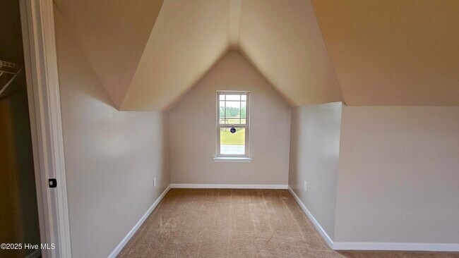 Building Photo - 302 SW Plantation Dr