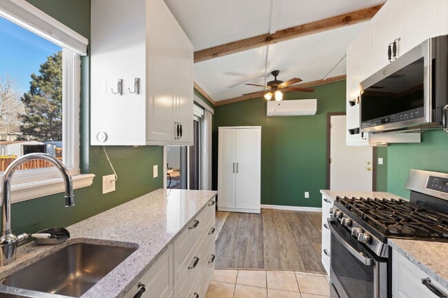 Building Photo - 2020 Independence Dr