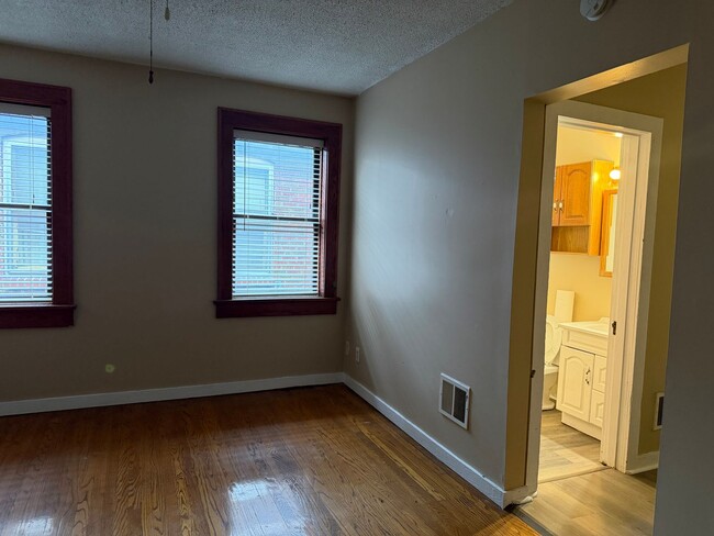 Building Photo - 5918 Arendes Dr