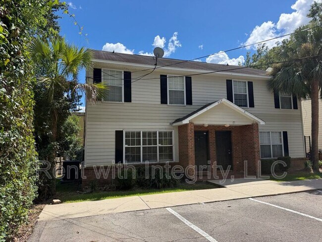 Building Photo - 845 -2 W Georgia St