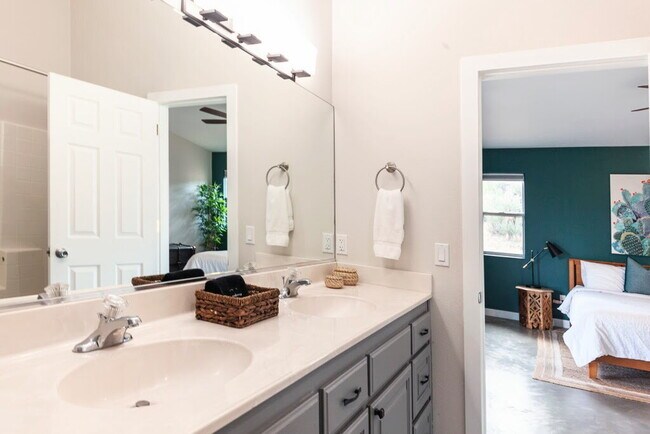 Building Photo - Rare Opportunity for Spacious, Modern Sout...