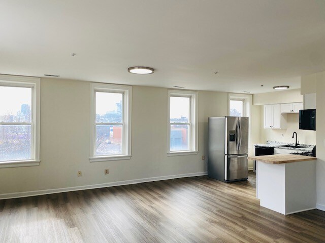 Building Photo - 1404 E Baltimore St