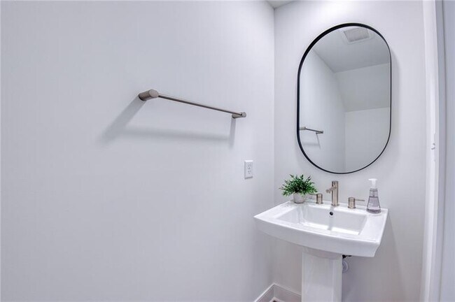 Building Photo - 304 Highbridge Ln