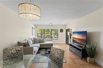 Building Photo - 2312 S Cypress Bend Dr