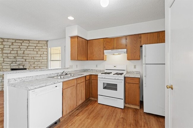 Building Photo - 302 Algerita Dr