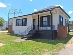 Building Photo - 2 Bedroom 1 Bath Available!