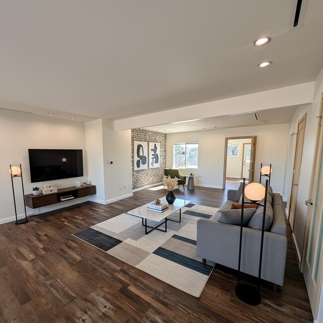 Building Photo - 13851 Santa Ana Ave