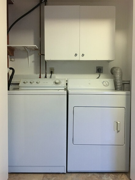 Washer and dryer - 901 Montana St