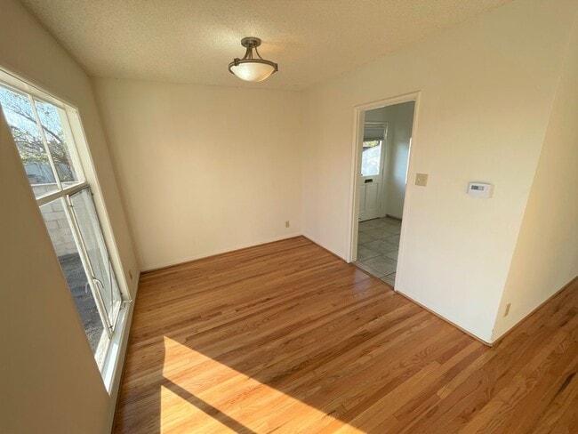 Building Photo - Central Ventura Home with Large Yard!