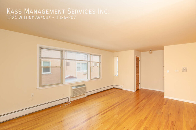 Building Photo - 1324 W Lunt Ave