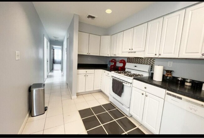 Building Photo - 301 72nd St