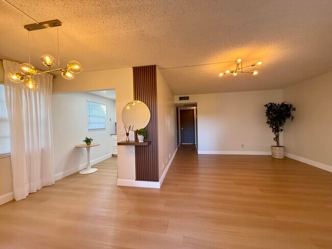 Building Photo - 402 Brighton J