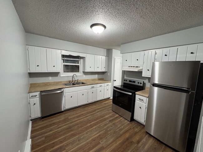 Building Photo - 209-215 Keigher Dr