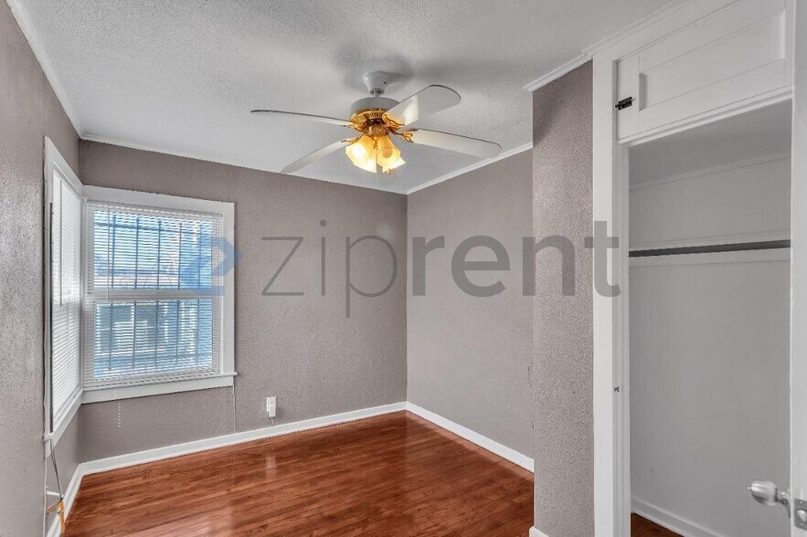 Building Photo - Unit