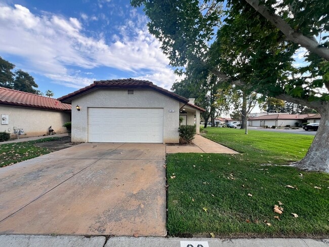 Building Photo - 92 Rosewood Cir