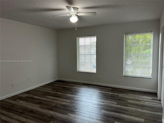 Building Photo - 1358 W 69th St