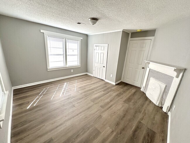 Building Photo - 1316 Court R