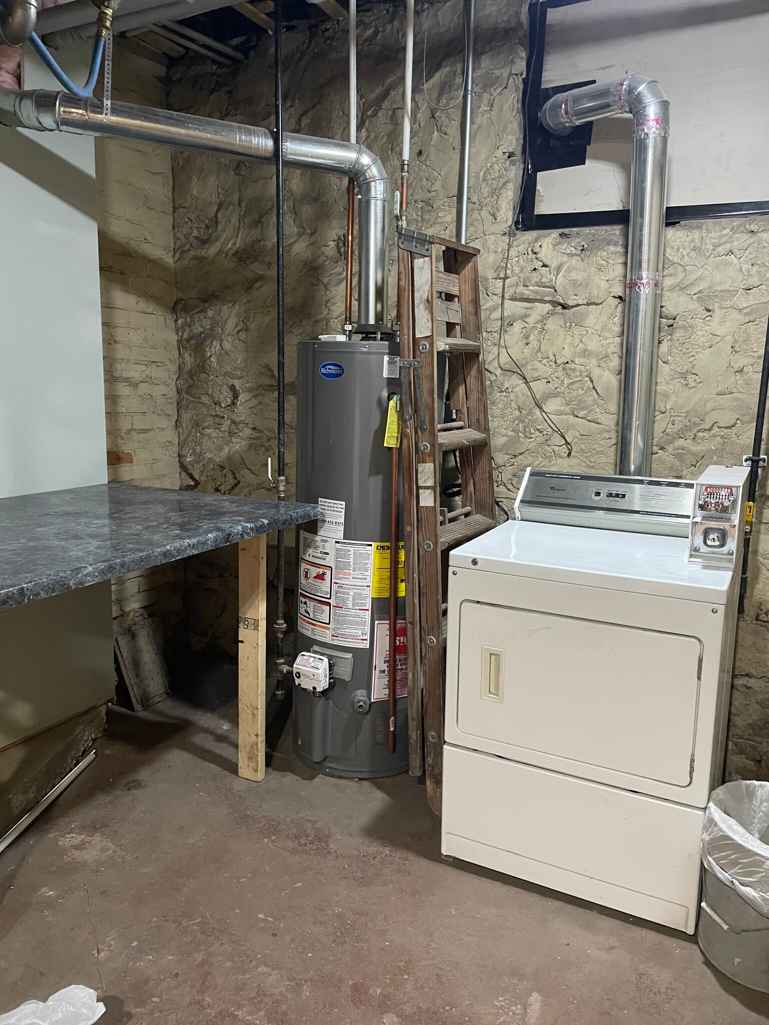 Shared laundry - 1826 E Superior St