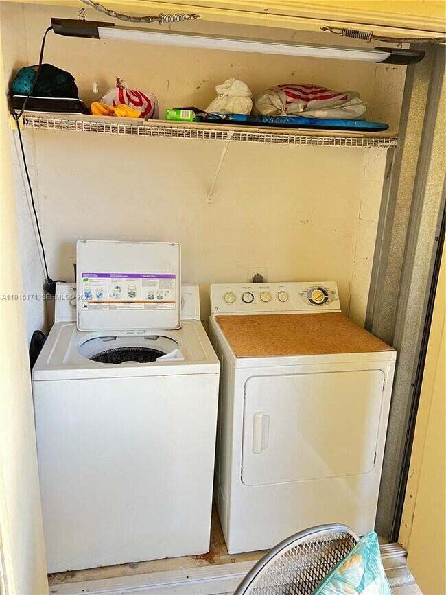 Building Photo - 460 S Park Rd