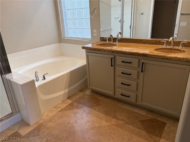 Building Photo - 2406 Paveene Ave