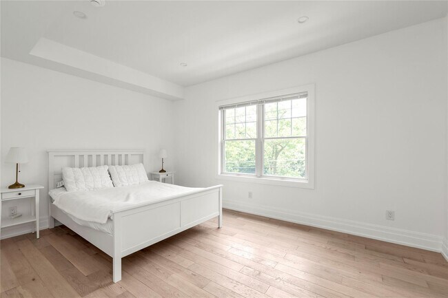 Building Photo - 22 Sagamore Hill Dr