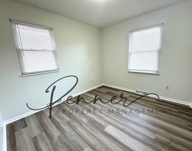 Building Photo - 101 SW Chicago St