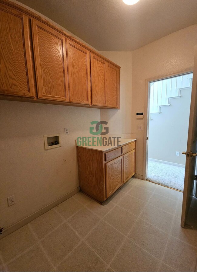 Building Photo - Price Reduced! 4 Bedroom 3 Bath Home is No...