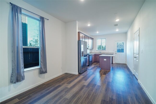 Building Photo - 118 Ashwood Glade Dr