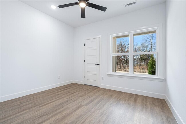 Building Photo - 40 Hebrides Dr