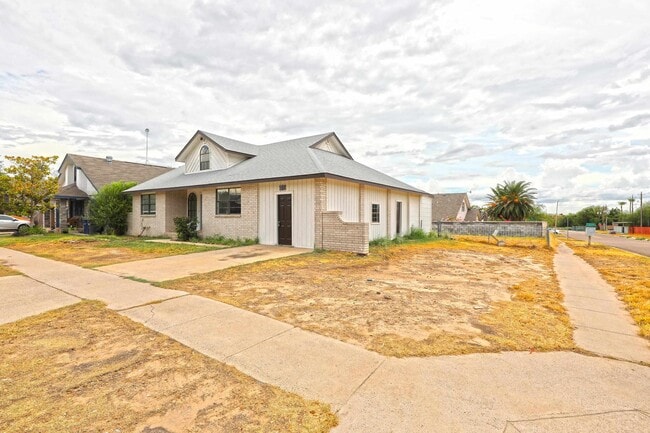 Building Photo - 102 St Pierre Ln