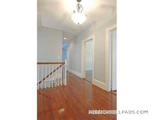 Building Photo - 19 Parker Hill Ave