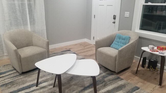 Building Photo - 2 Bigby St