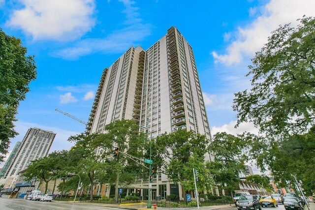 Building Photo - 1255 N Sandburg Terrace