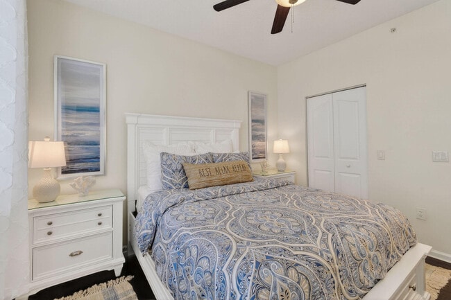 Building Photo - 3202 Myrtlewood Cir E