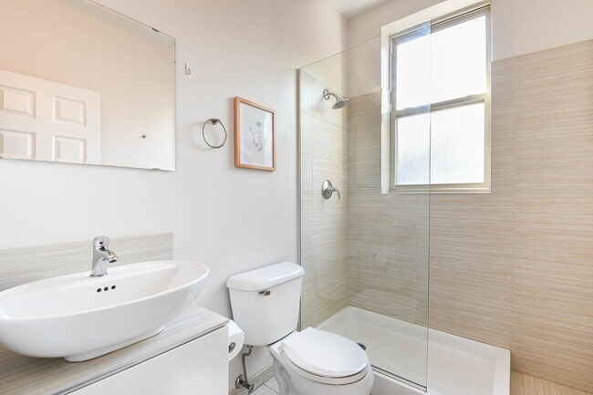 Building Photo - 1219 E 52nd St