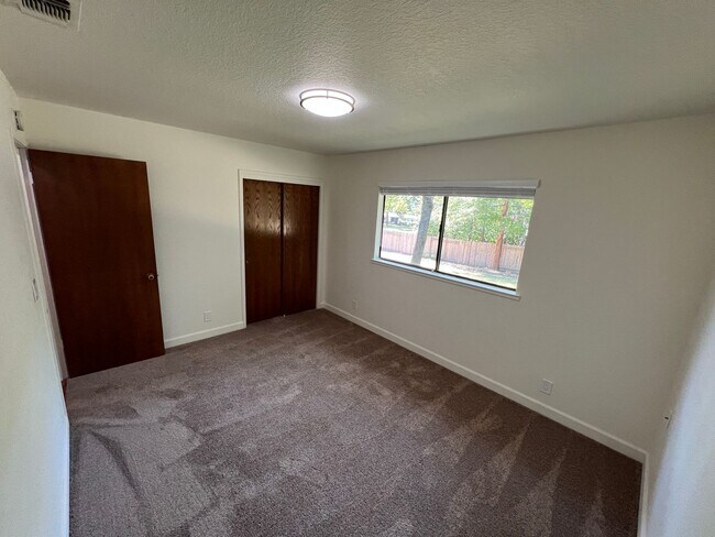 Building Photo - 8654 Thelen Ct