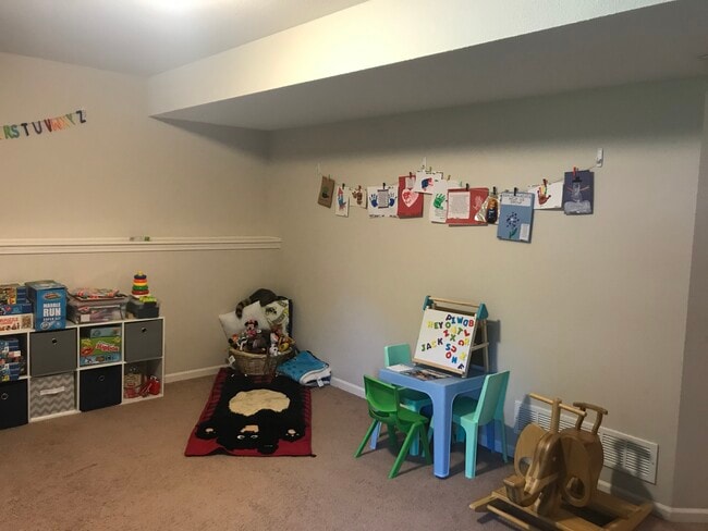 Building Photo - 4809 Broadway Terrace