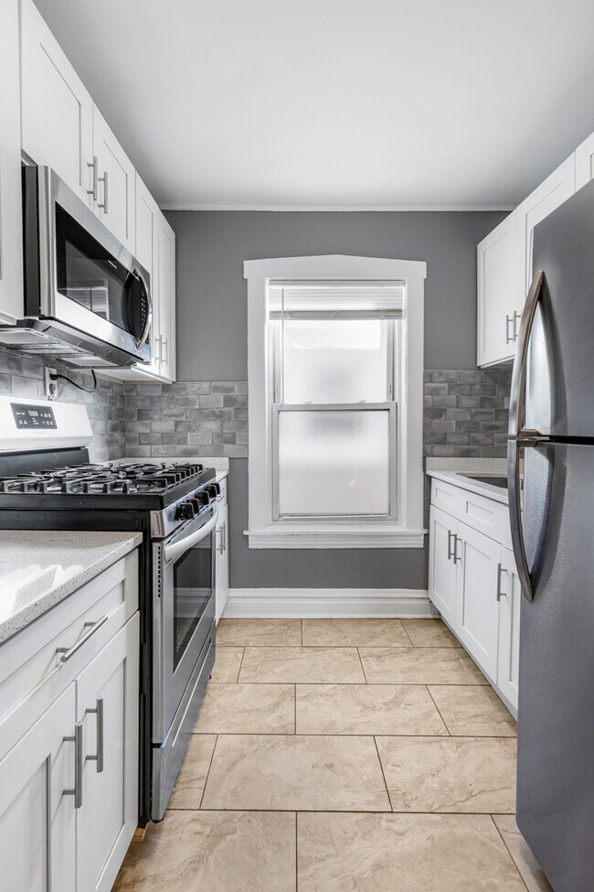 Building Photo - 5761 N Elston Ave