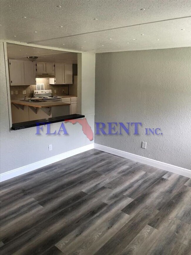 Building Photo - 3/2 Manufactured home with fenced in yard/ Bithlo area