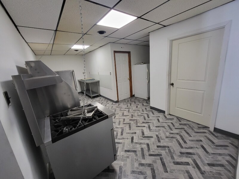 Building Photo - 373 Munson Ave