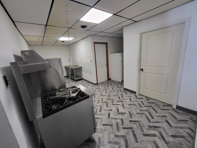 Building Photo - 373 Munson Ave