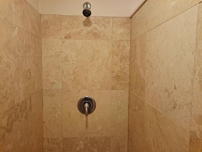 Building Photo - 2431 Coosawattee Dr NE