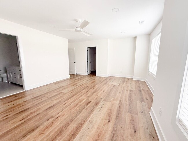 Building Photo - 3 Bedroom Home with 2 Car Garage and Resort Style Pool Access