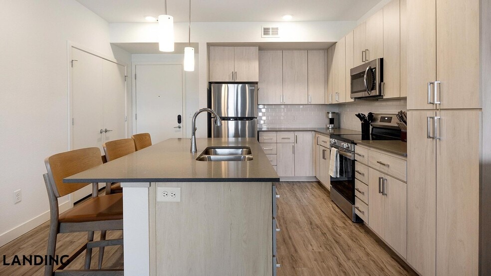 Building Photo - 1760 S Crismon Rd