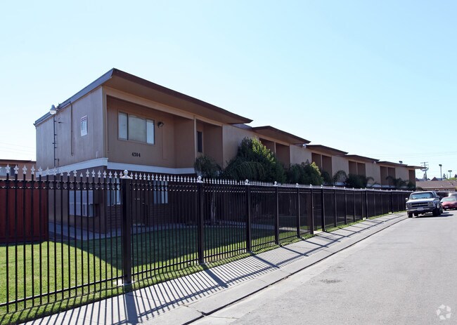 Building Photo - Manchester Townhomes