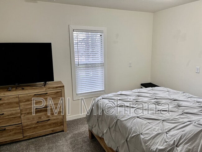 Building Photo - 924 Sherman Ave