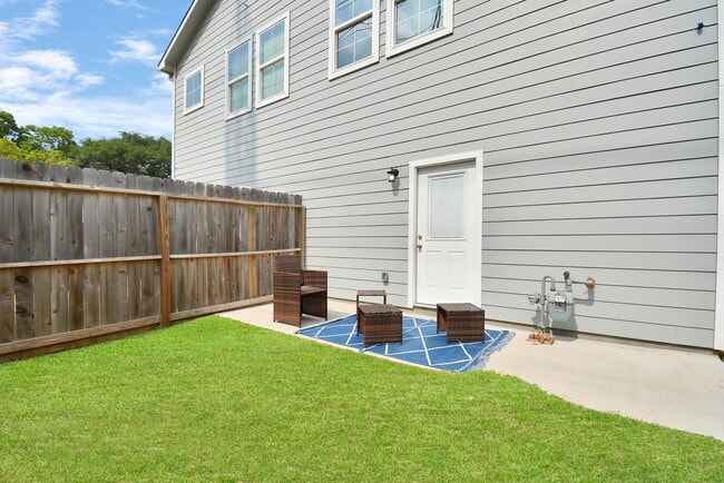 Building Photo - 3019 Elysian St