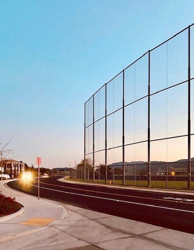 Building Photo - Beautiful, Stand Alone Condo in Resort-lik...