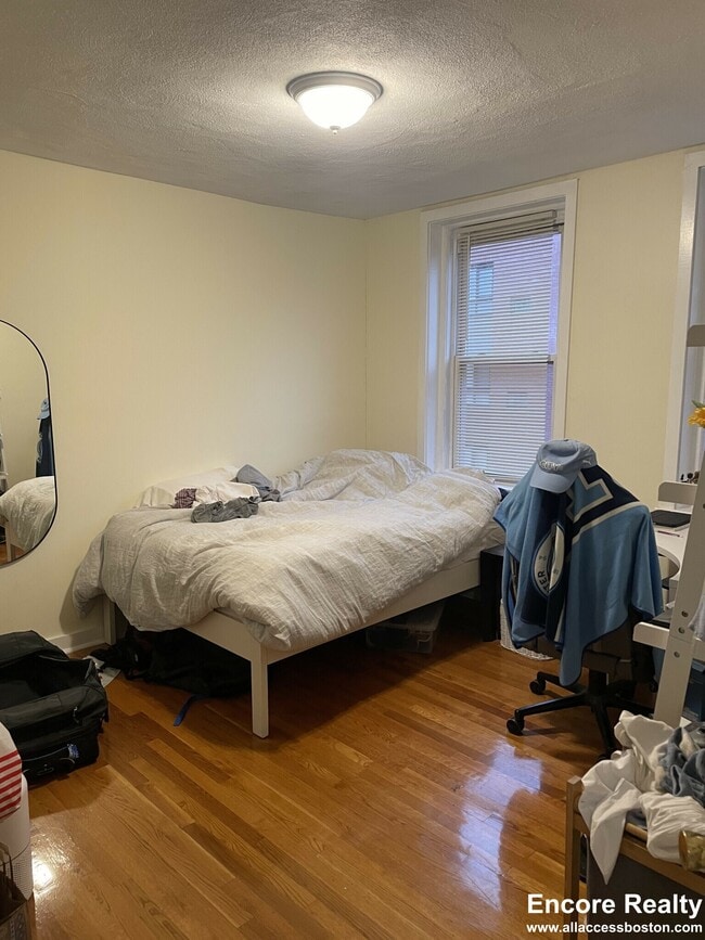 Building Photo - 145 Endicott St