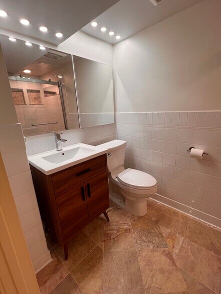 bathroom - 1878 Monroe St NW